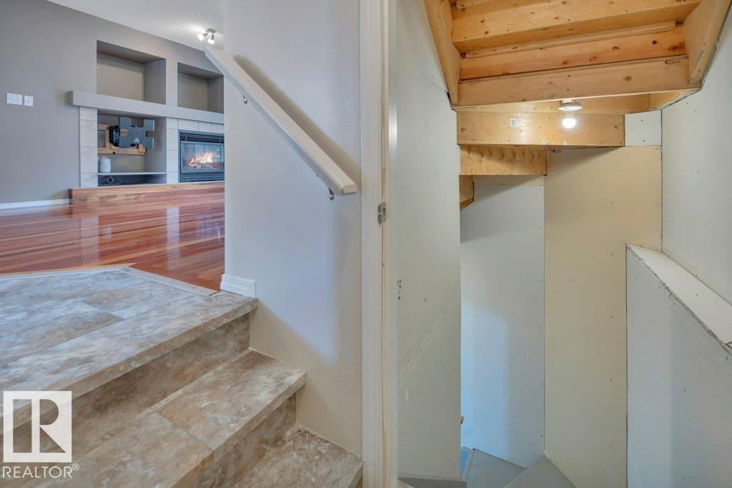 7948 13 AV SW - 30