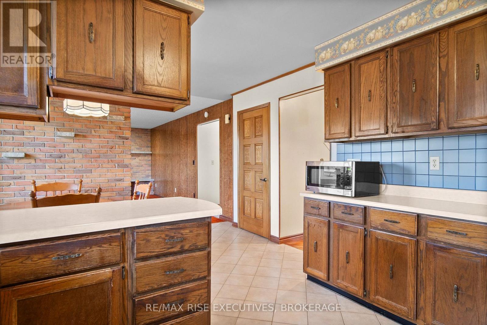 899 SAFARI DRIVE - 12