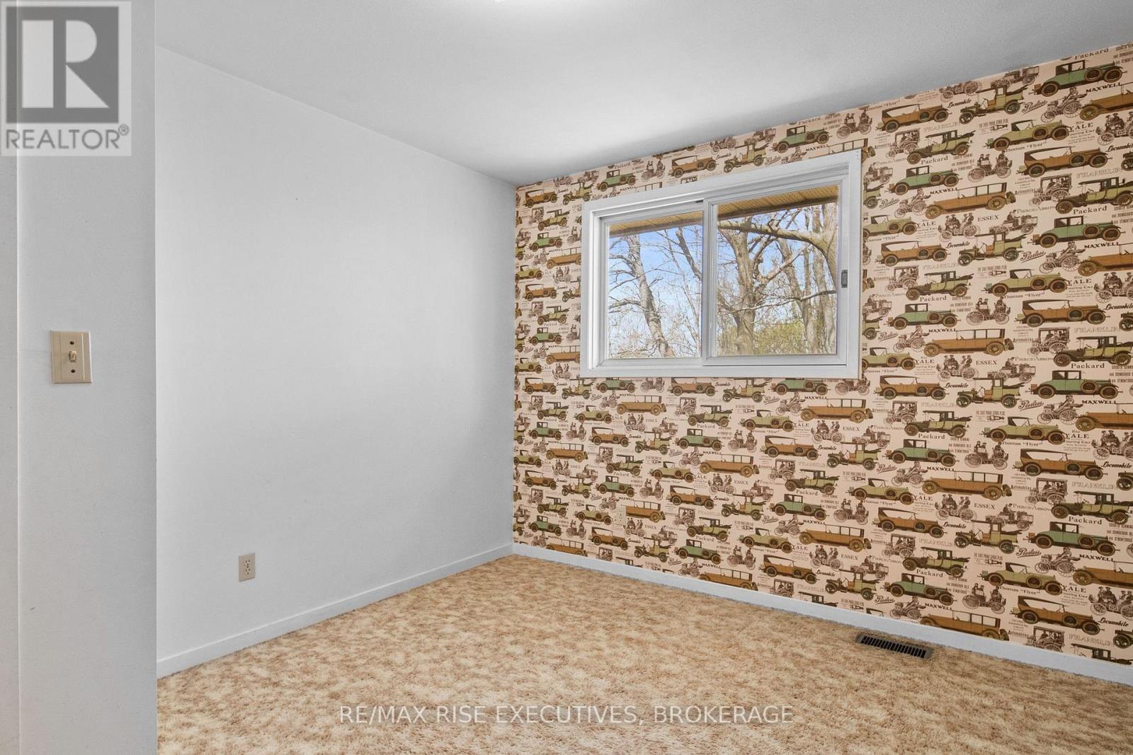 899 SAFARI DRIVE - 31