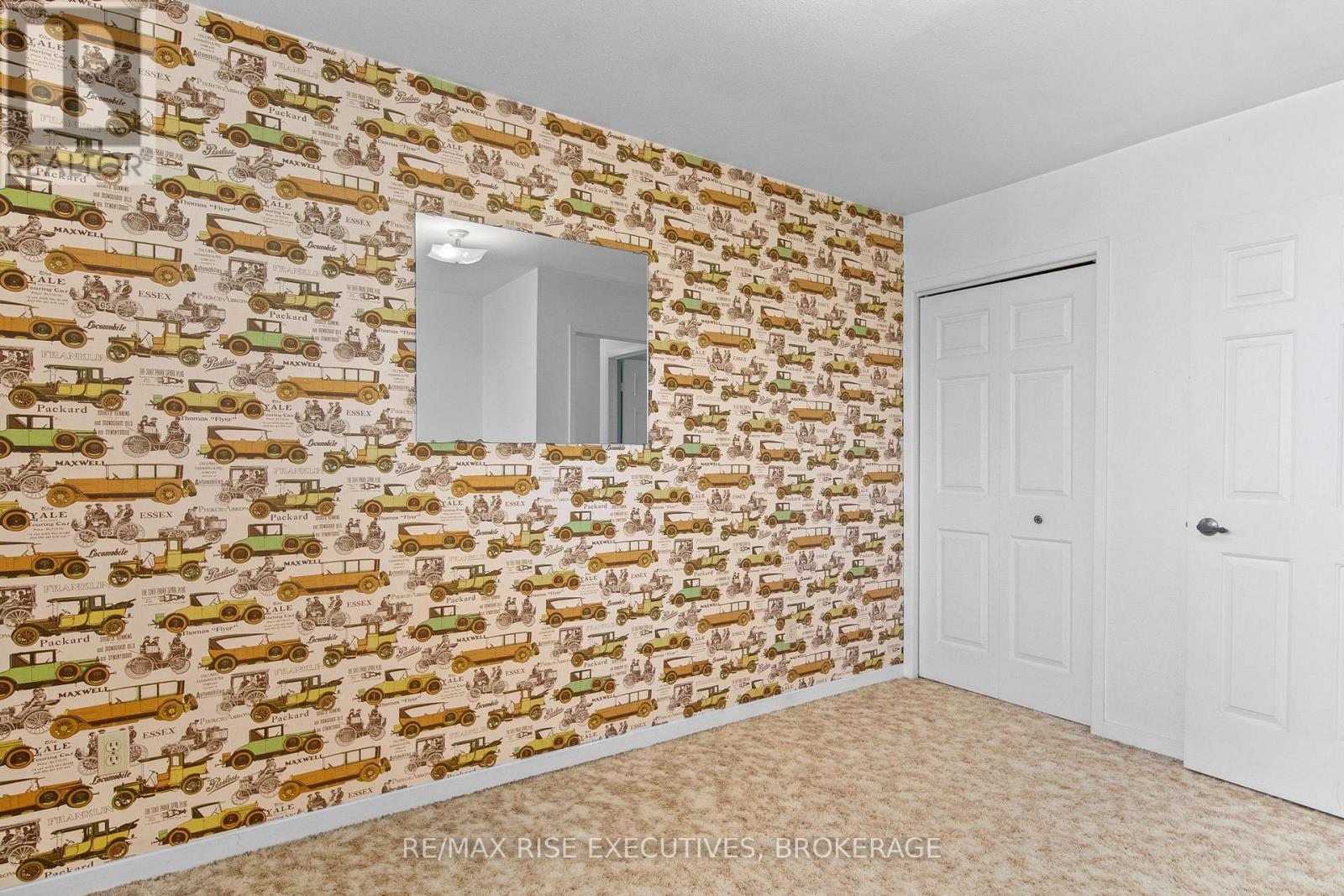899 SAFARI DRIVE - 32