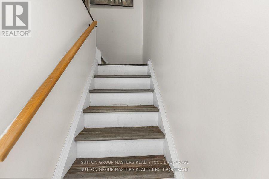 #28 19 MACPHERSON AVENUE W - 19