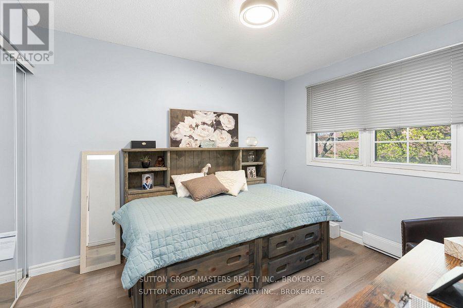 #28 19 MACPHERSON AVENUE W - 21