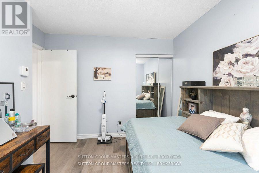 #28 19 MACPHERSON AVENUE W - 22