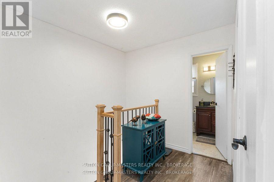 #28 19 MACPHERSON AVENUE W - 23