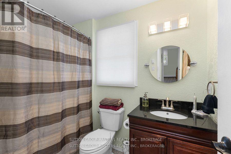#28 19 MACPHERSON AVENUE W - 25