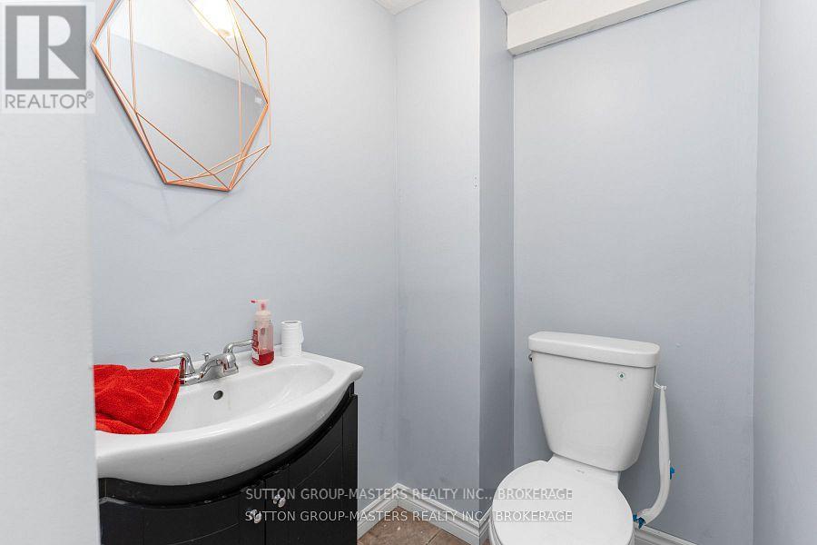 #28 19 MACPHERSON AVENUE W - 28