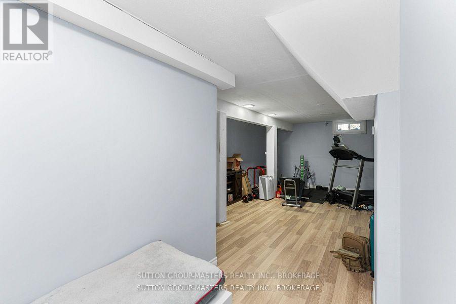 #28 19 MACPHERSON AVENUE W - 30