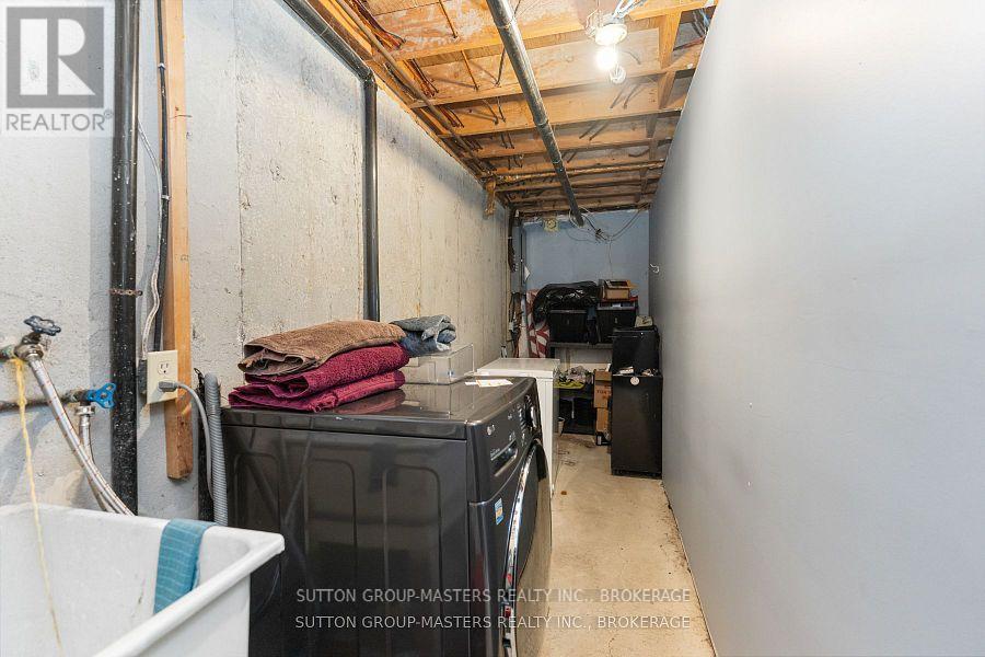 #28 19 MACPHERSON AVENUE W - 35