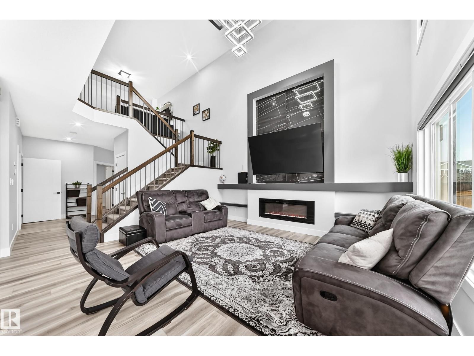 3207 160 ST SW - 18