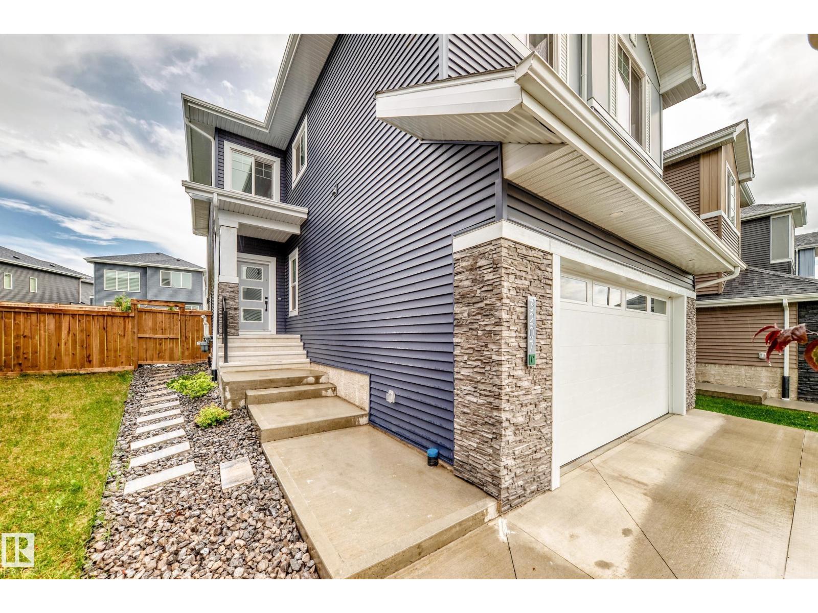 3207 160 ST SW - 4