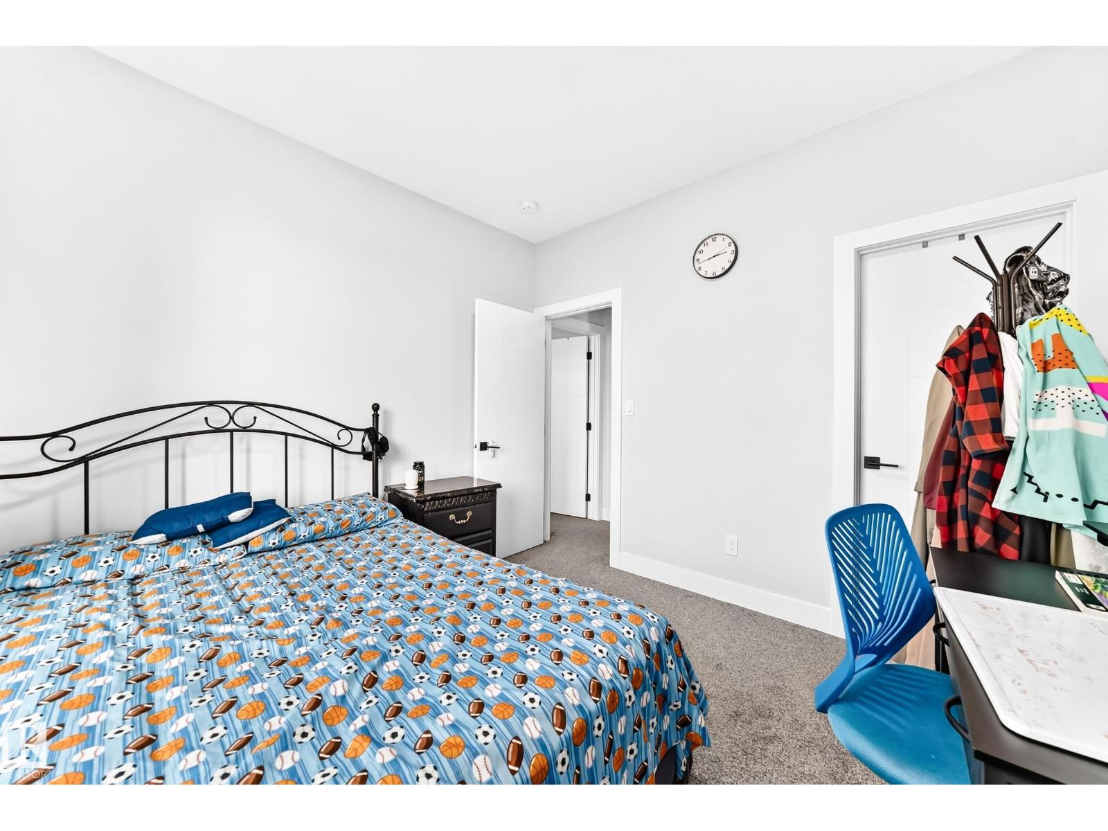 3207 160 ST SW - 44