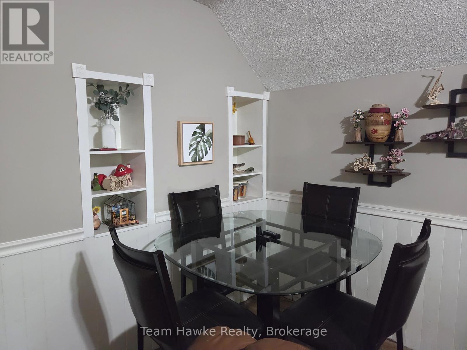 405 DOMINION AVENUE - 4