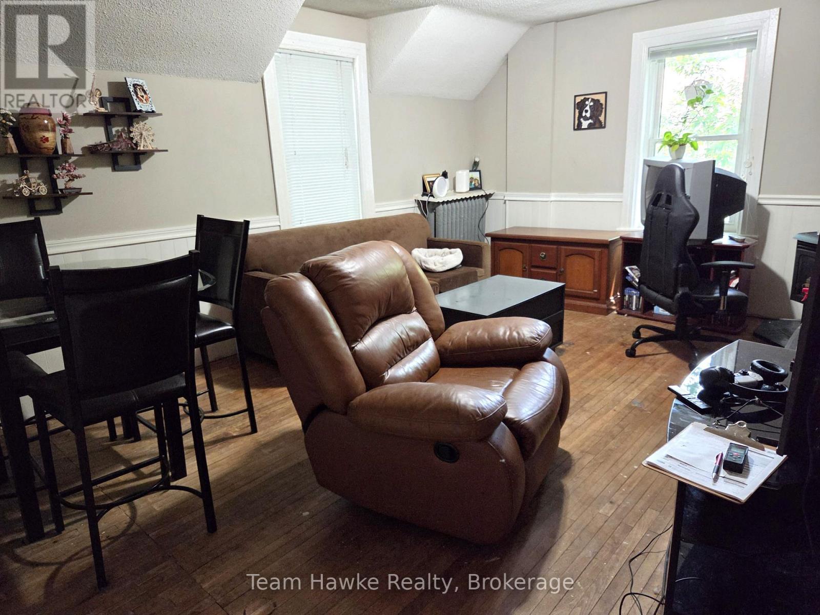 405 DOMINION AVENUE - 6