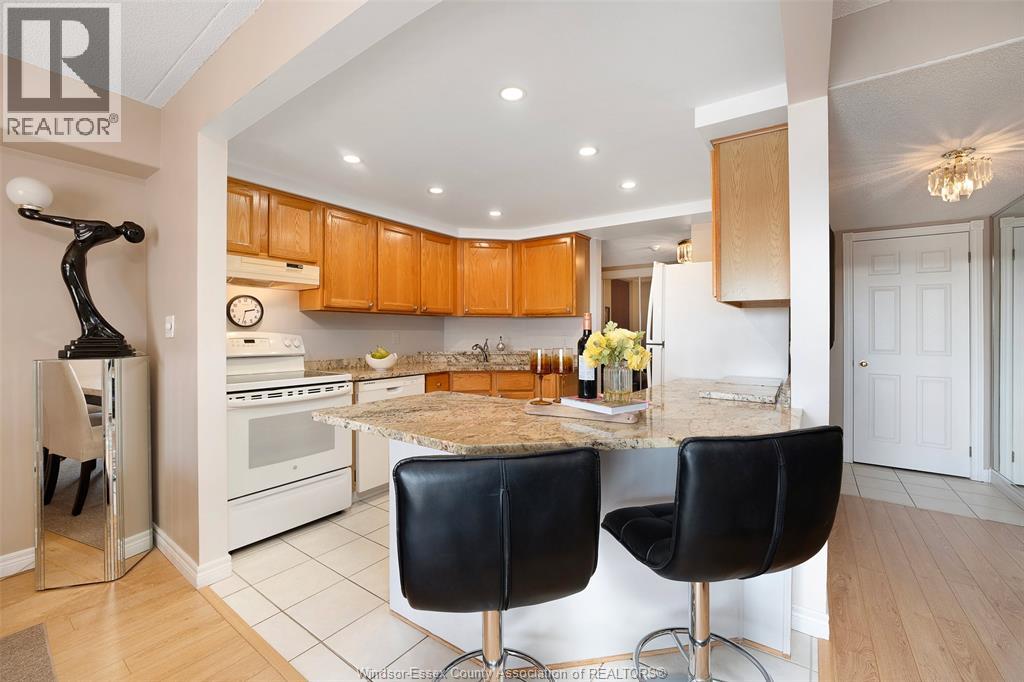 #315 310 VILLAGE GROVE DRIVE - 13
