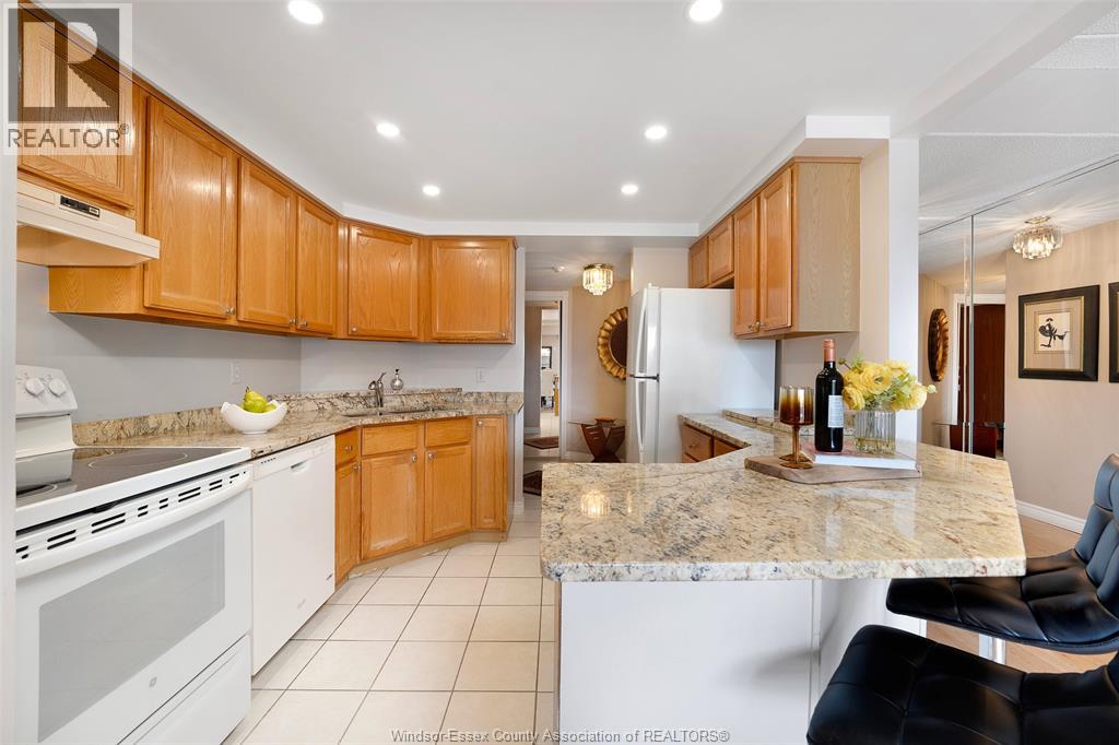 #315 310 VILLAGE GROVE DRIVE - 14
