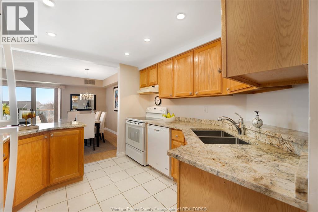 #315 310 VILLAGE GROVE DRIVE - 16