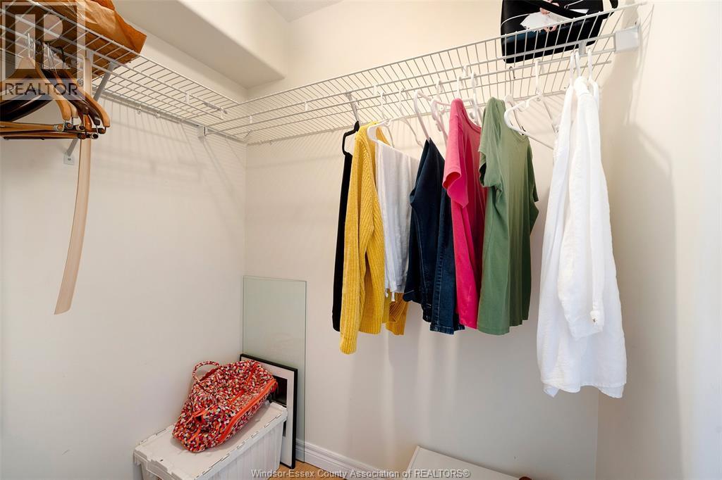 #315 310 VILLAGE GROVE DRIVE - 19
