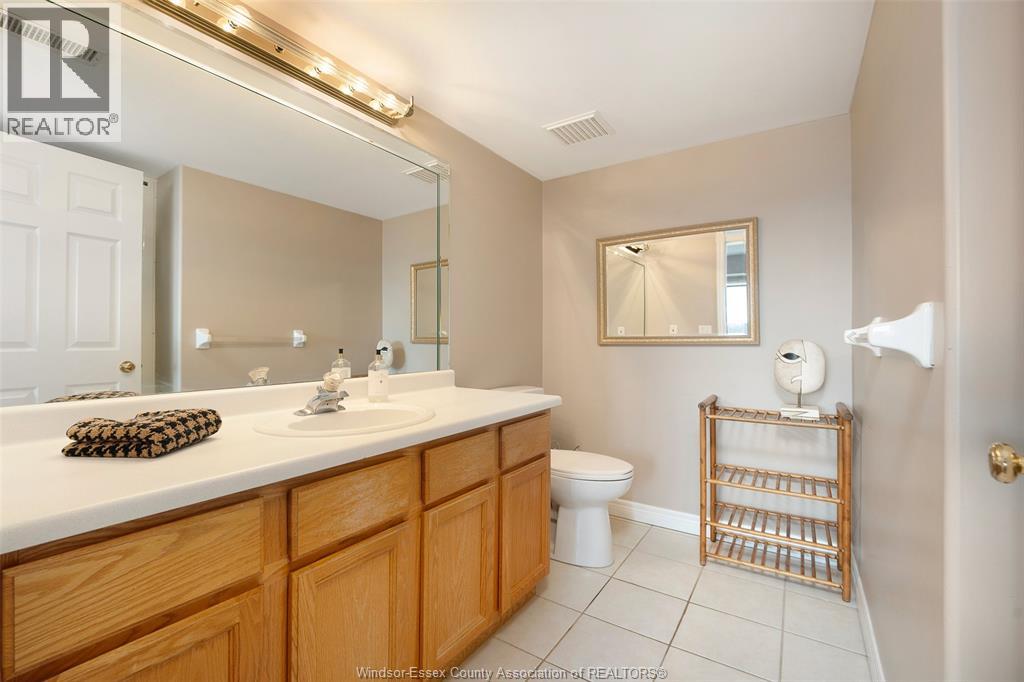 #315 310 VILLAGE GROVE DRIVE - 20