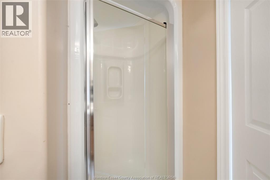 #315 310 VILLAGE GROVE DRIVE - 21