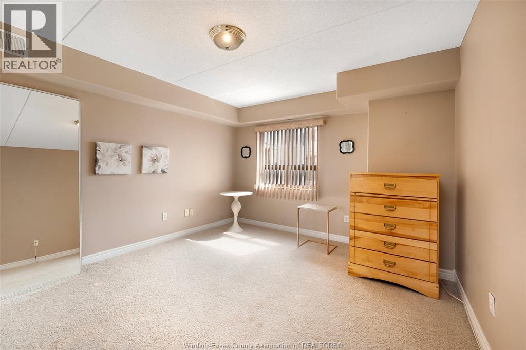 #315 310 VILLAGE GROVE DRIVE - 22