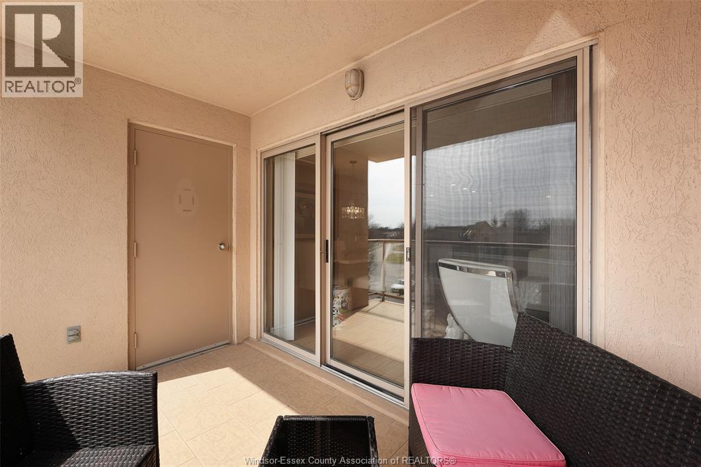 #315 310 VILLAGE GROVE DRIVE - 26
