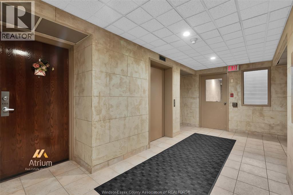 #315 310 VILLAGE GROVE DRIVE - 29