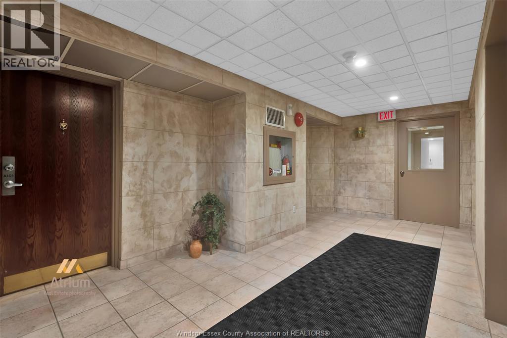 #315 310 VILLAGE GROVE DRIVE - 30