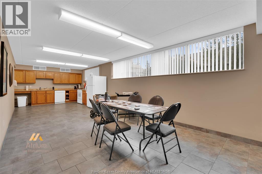 #315 310 VILLAGE GROVE DRIVE - 32