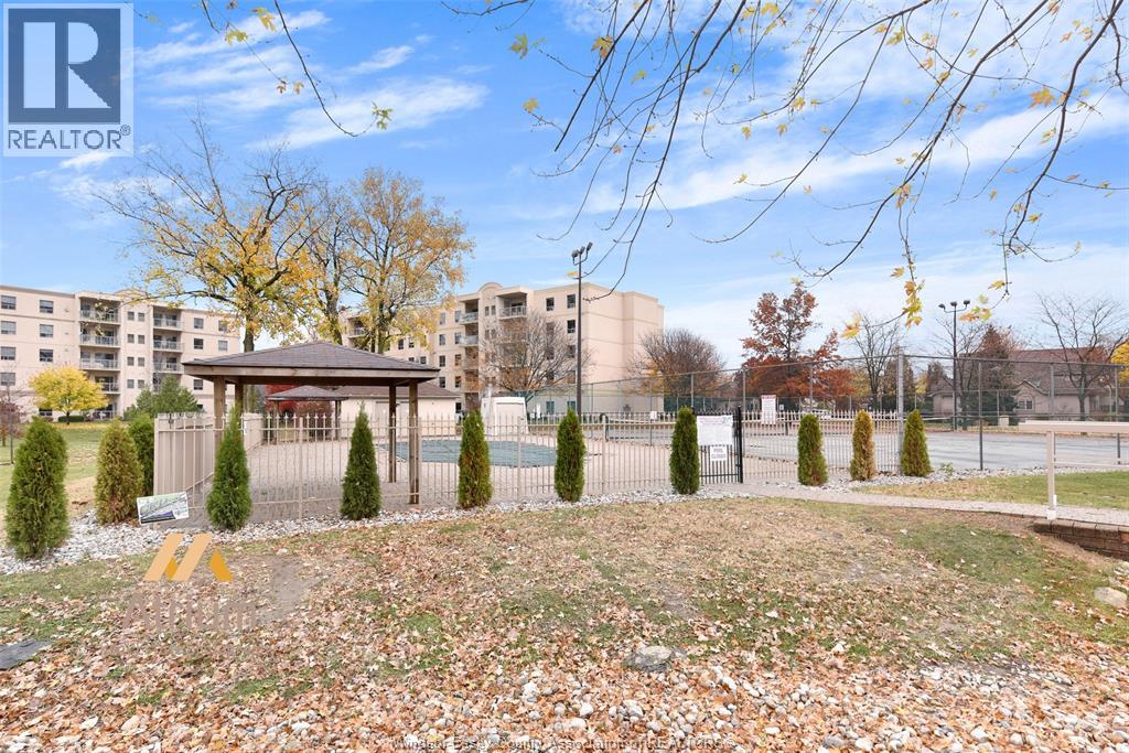 #315 310 VILLAGE GROVE DRIVE - 42