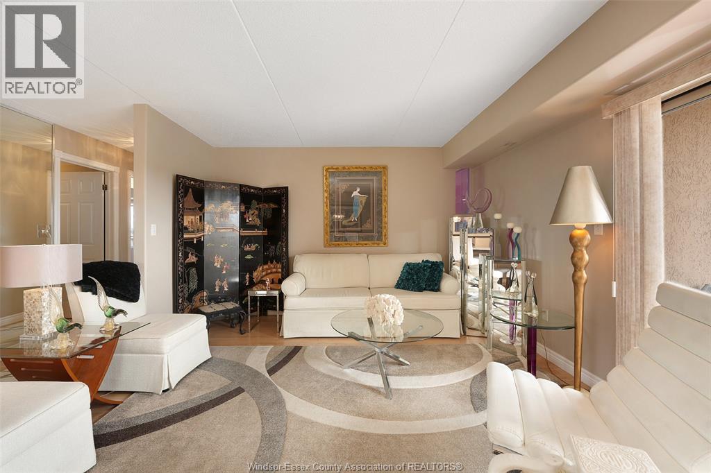 #315 310 VILLAGE GROVE DRIVE - 7