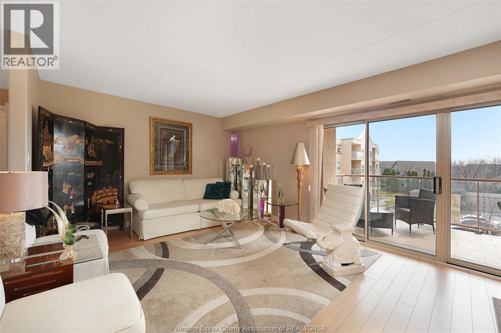 #315 310 VILLAGE GROVE DRIVE - 8