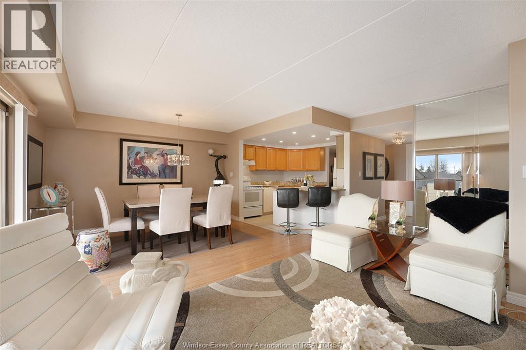 #315 310 VILLAGE GROVE DRIVE - 9