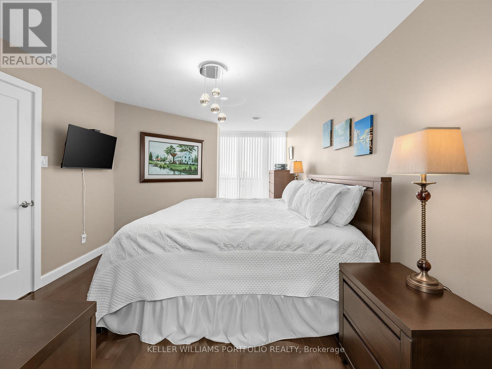 #PH208 2 WESTNEY ROAD N - 18