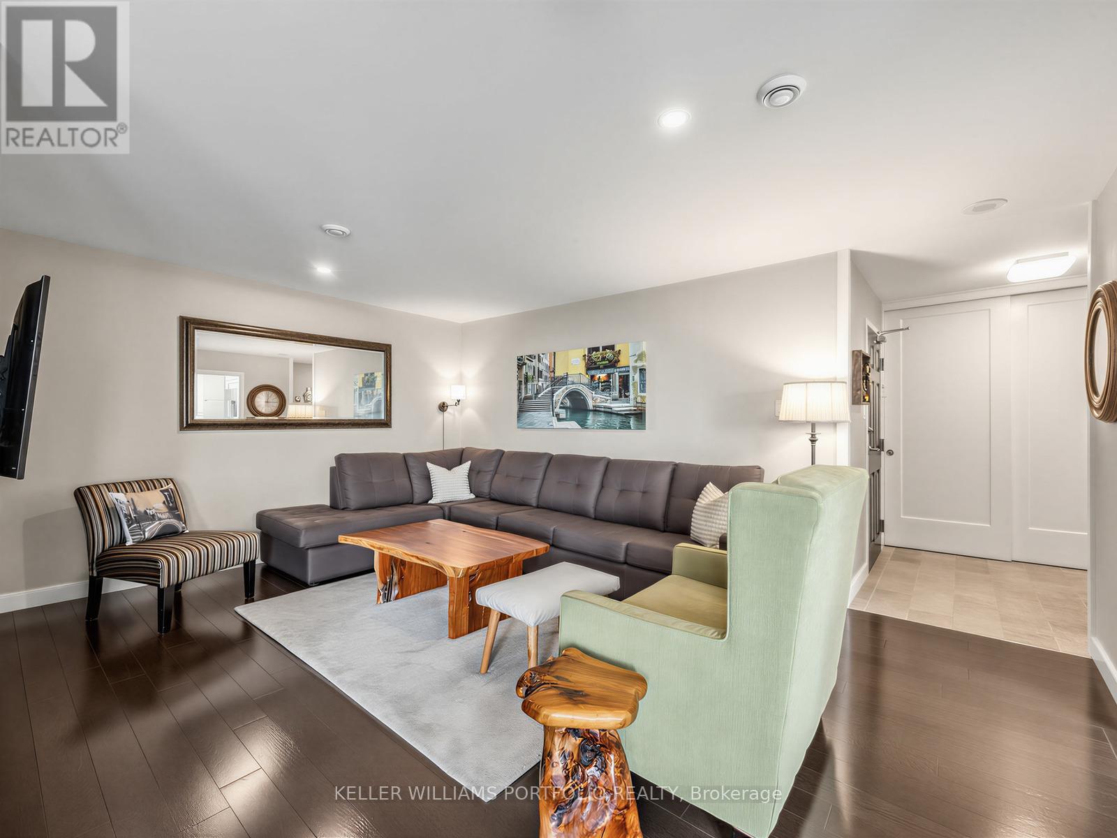#PH208 2 WESTNEY ROAD N - 7