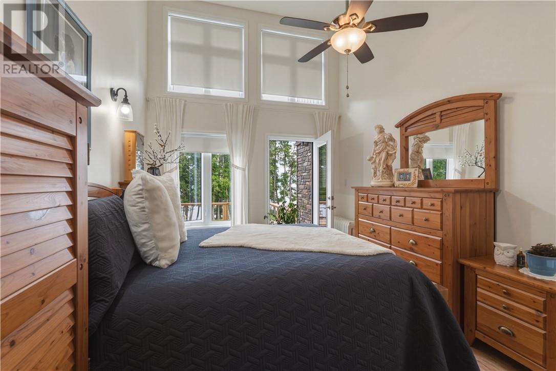 1386 Bay Estates Road S - 16