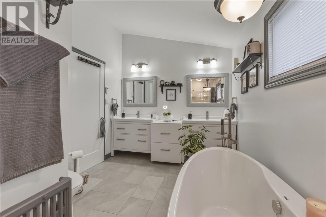 1386 Bay Estates Road S - 21