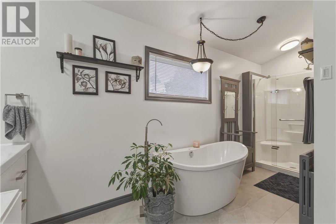 1386 Bay Estates Road S - 23