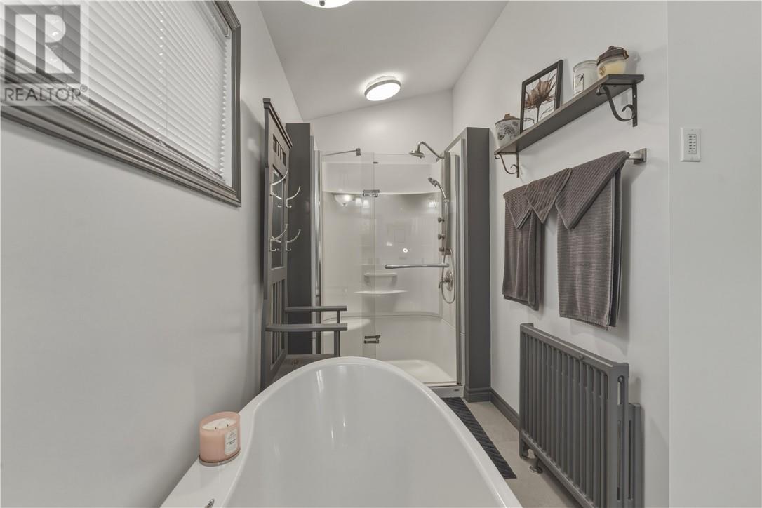 1386 Bay Estates Road S - 24