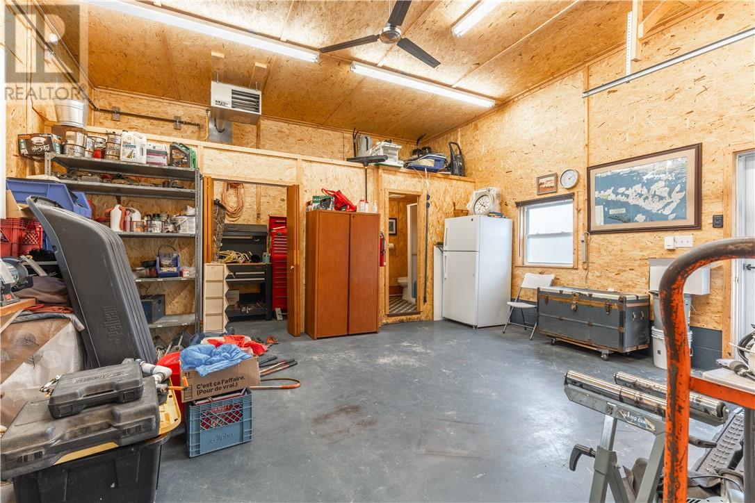 1386 Bay Estates Road S - 32