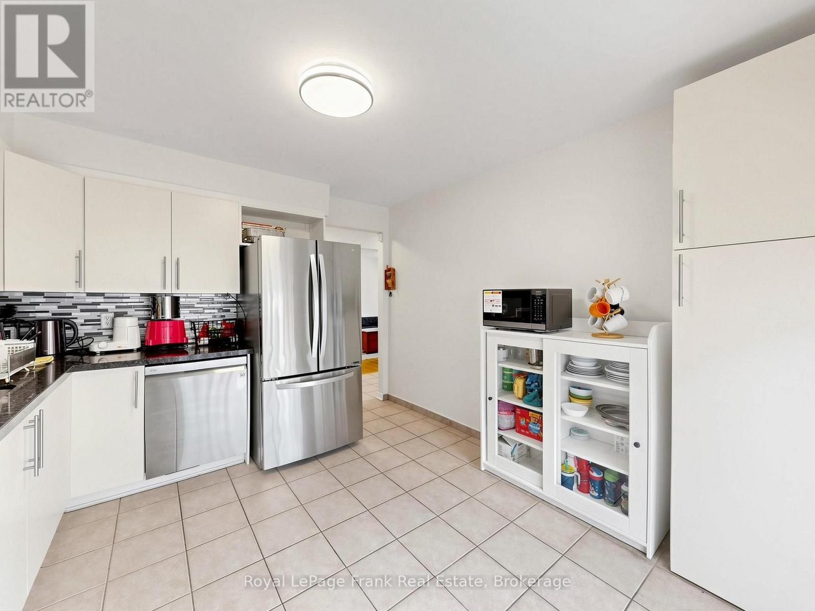 20 STRATHALLAN DRIVE - 10