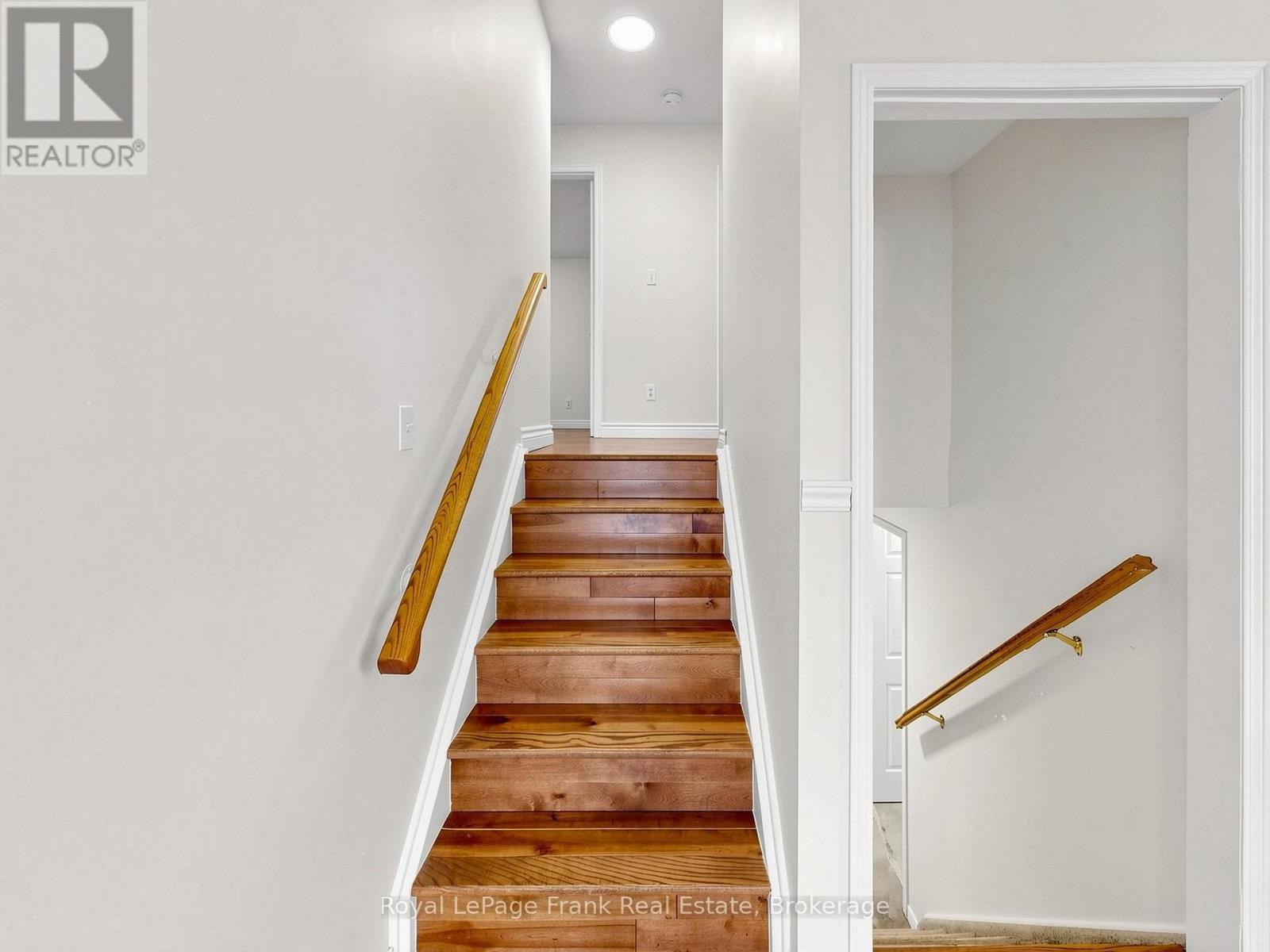 20 STRATHALLAN DRIVE - 12