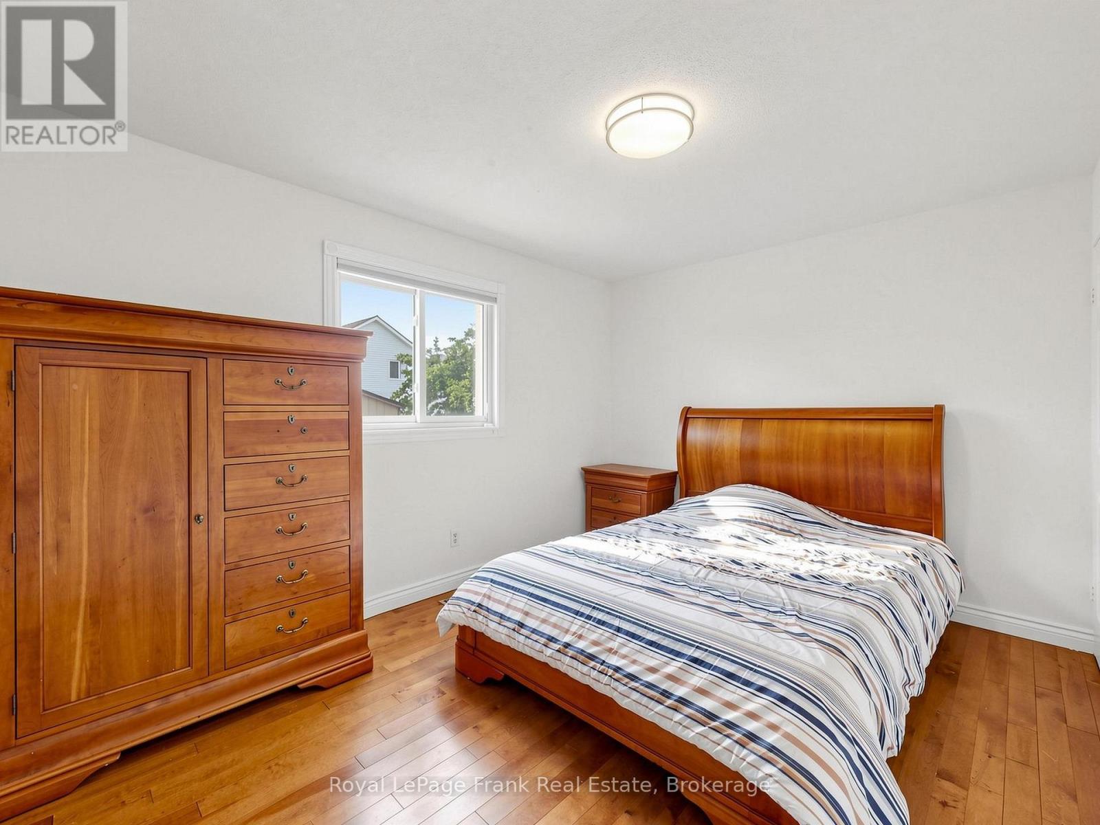 20 STRATHALLAN DRIVE - 13