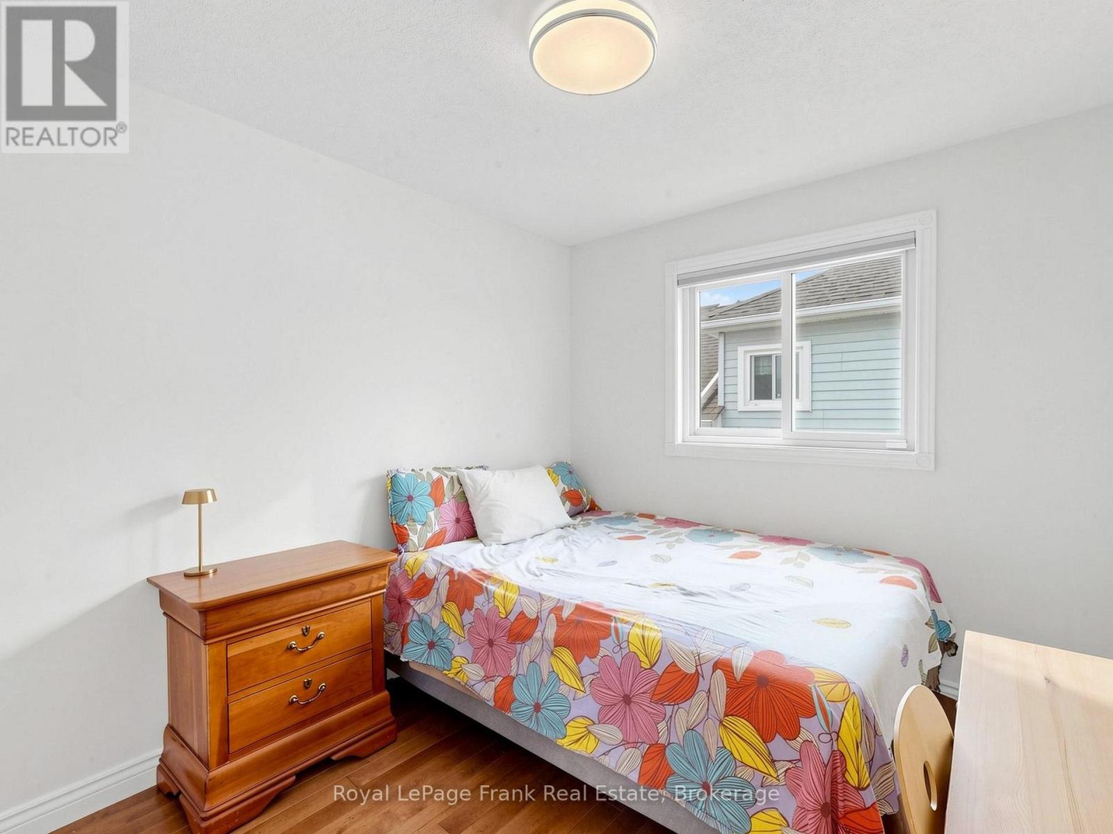 20 STRATHALLAN DRIVE - 14