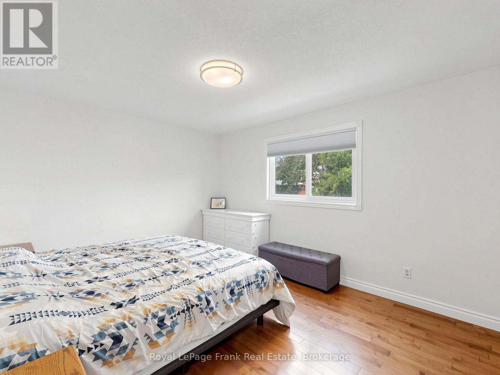 20 STRATHALLAN DRIVE - 15