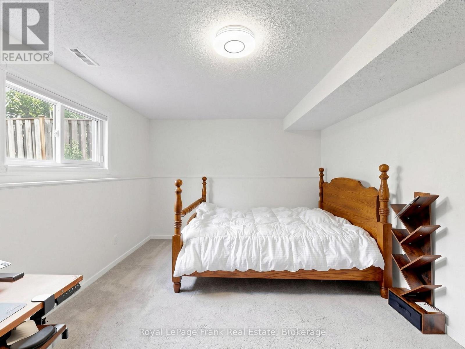 20 STRATHALLAN DRIVE - 20