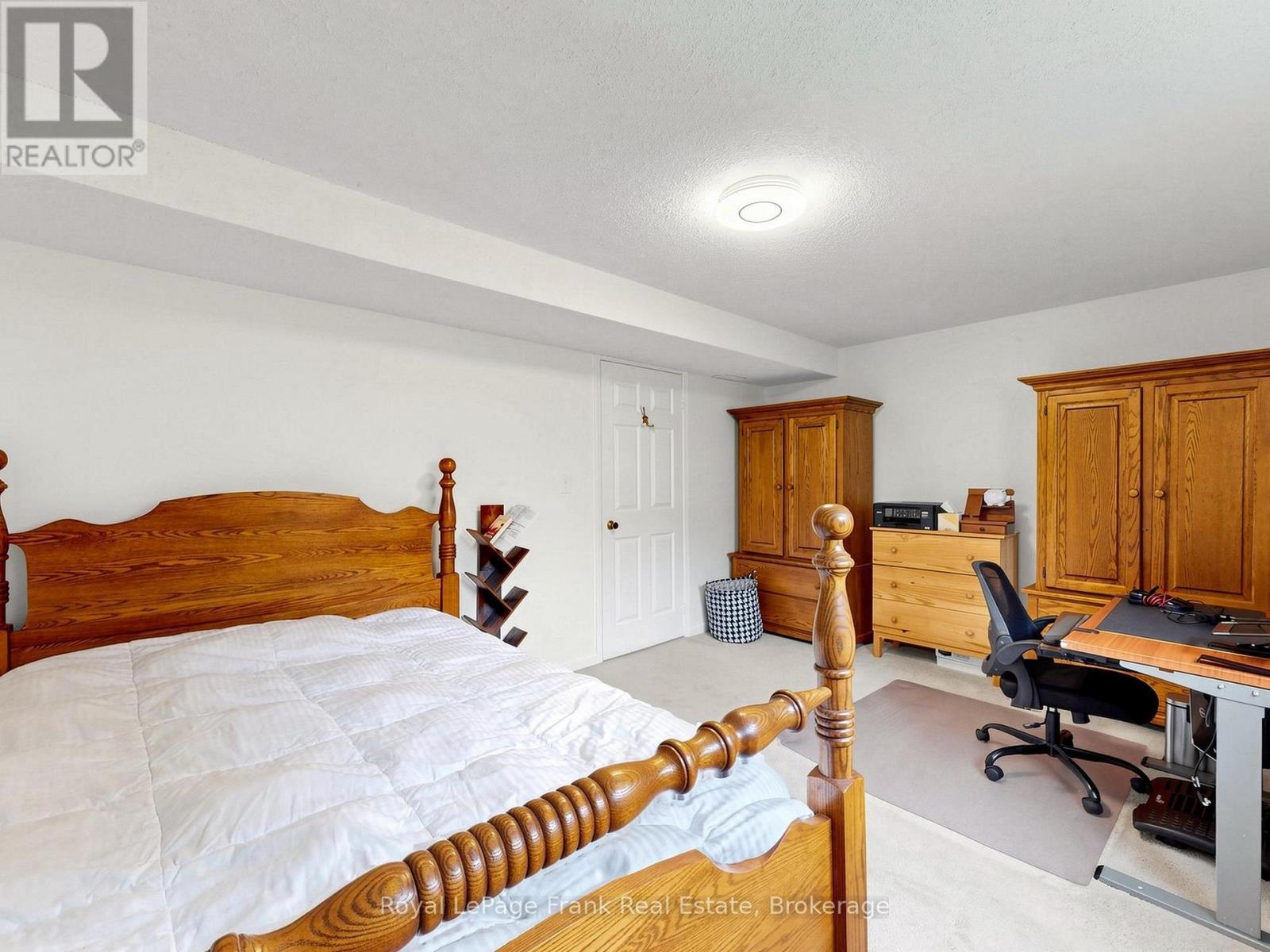 20 STRATHALLAN DRIVE - 21