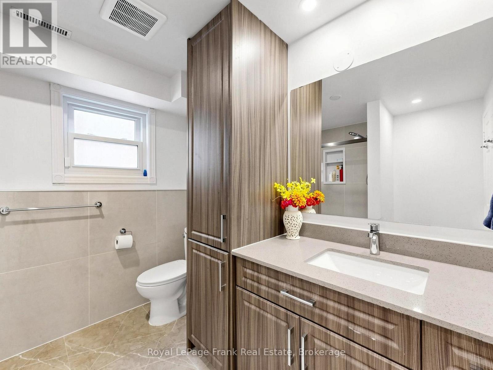 20 STRATHALLAN DRIVE - 22