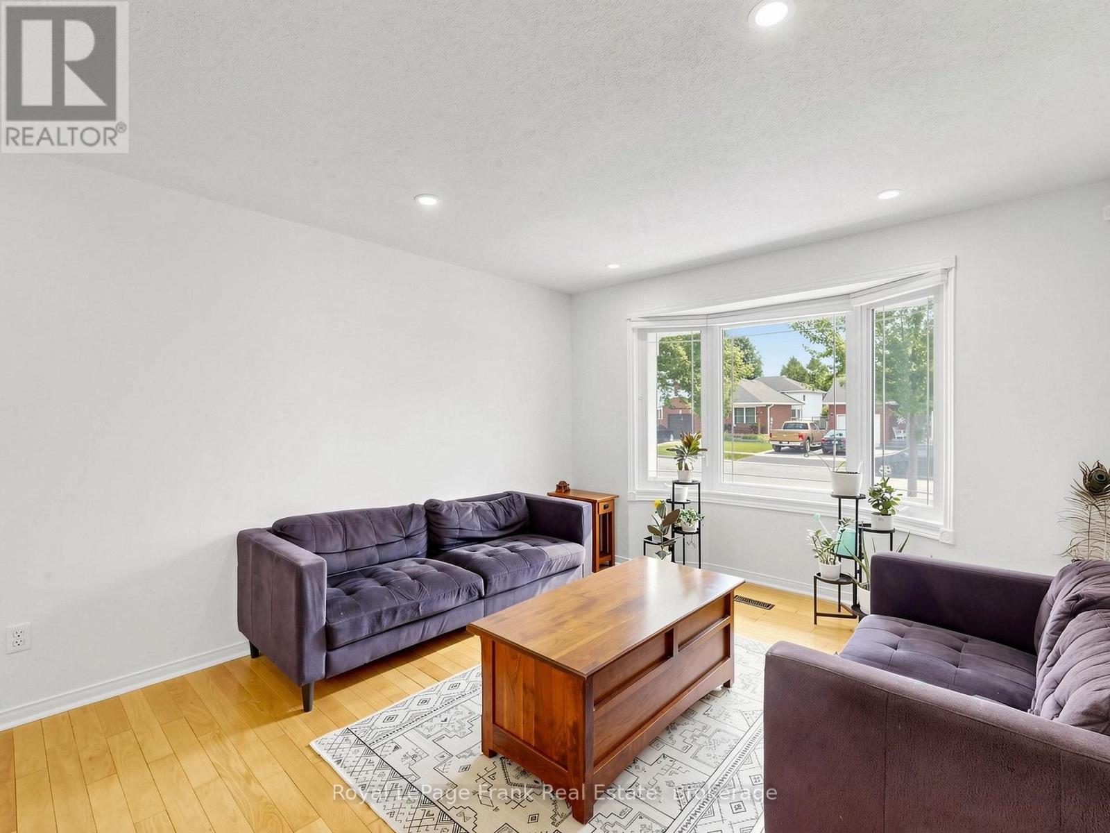 20 STRATHALLAN DRIVE - 3