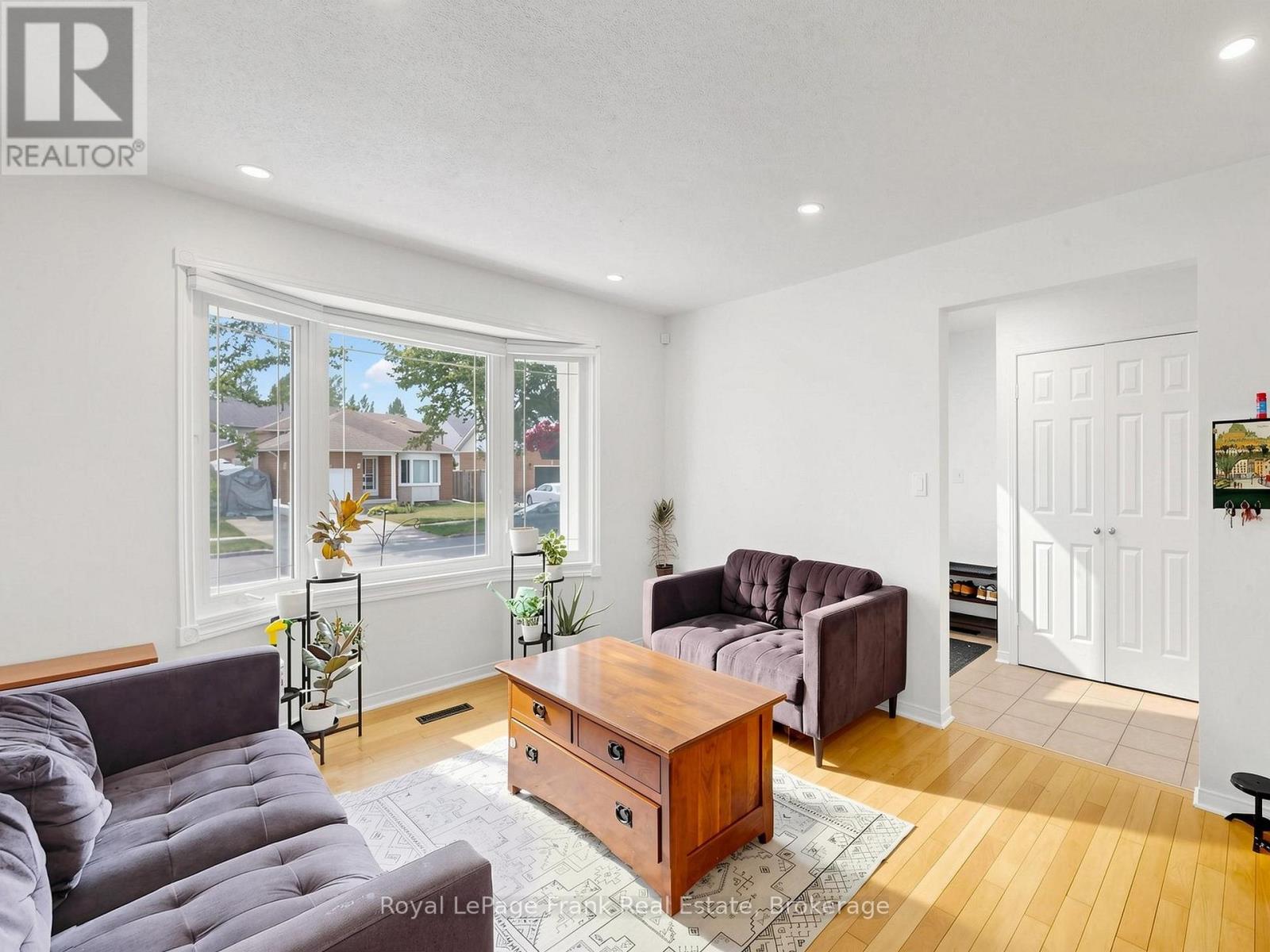 20 STRATHALLAN DRIVE - 4