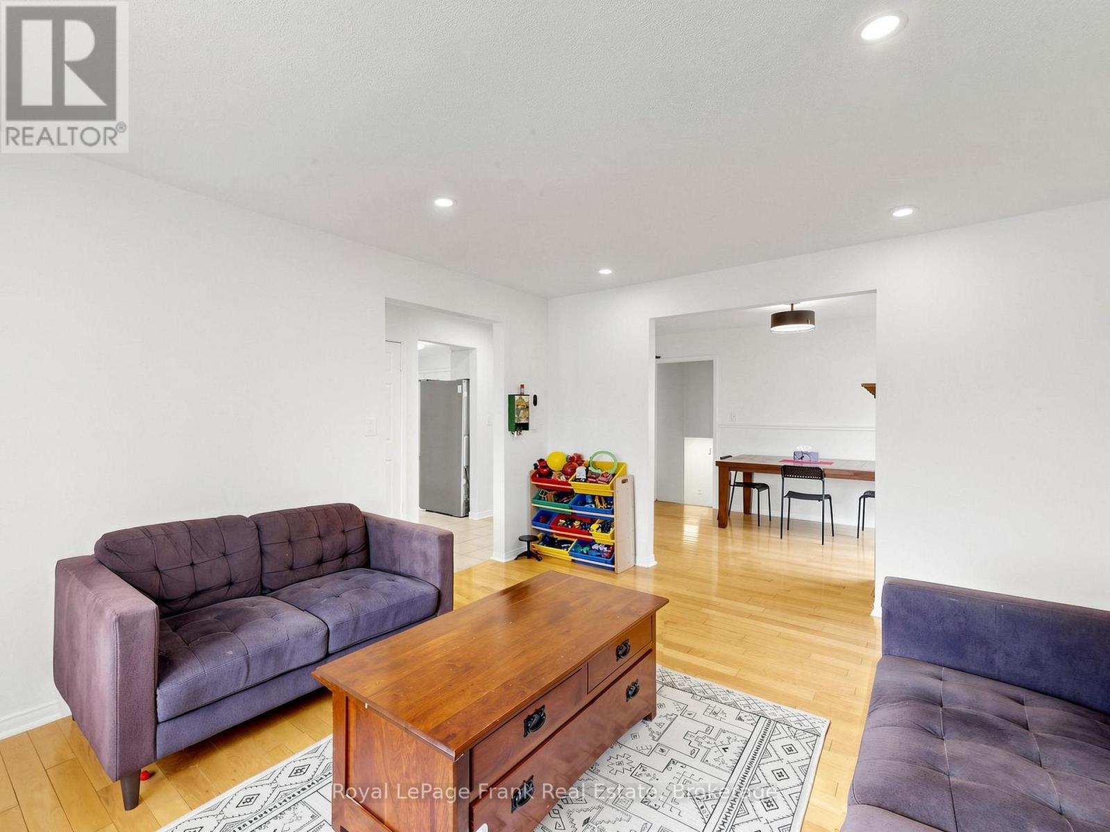 20 STRATHALLAN DRIVE - 5